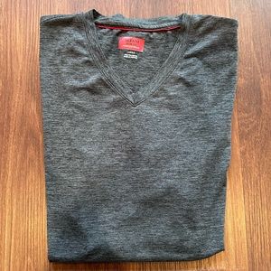 Alfani Slim Fit Performance Men’s T-Shirt. Size: Large Never worn.